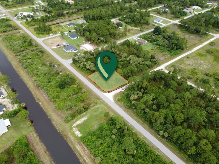 Land in 464 Mallory Ave S, Lehigh Acres, FL 33974